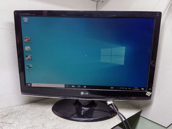 Монитор Б-класс LG Flatron W2453SQ-PF / 24" (1920x1080) TN / 1x VGA / Кабели в комплекте б/у | Зображення 1