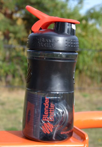 Спортивний шейкер (пляшка) BlenderBottle SportMixer Flip 20oz/590ml Black/Red | Зображення 2