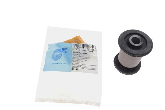 Сайлентблок важеля переднього знизу спереду Ford Mondeo III 00-07 ADJ138029