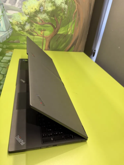 Мобильная рабочая станция Lenovo ThinkPad P16v Gen2 / 16" (1920x1200) IPS / Intel Core Ultra 7 155H (16 (22) ядер по 1.4 - 4.8 GHz) / 32 GB DDR5 / 1000 GB SSD / nVidia RTX 1000 Ada, 6 GB GDDR6, 96-bit / WebCam б/у | Зображення 5