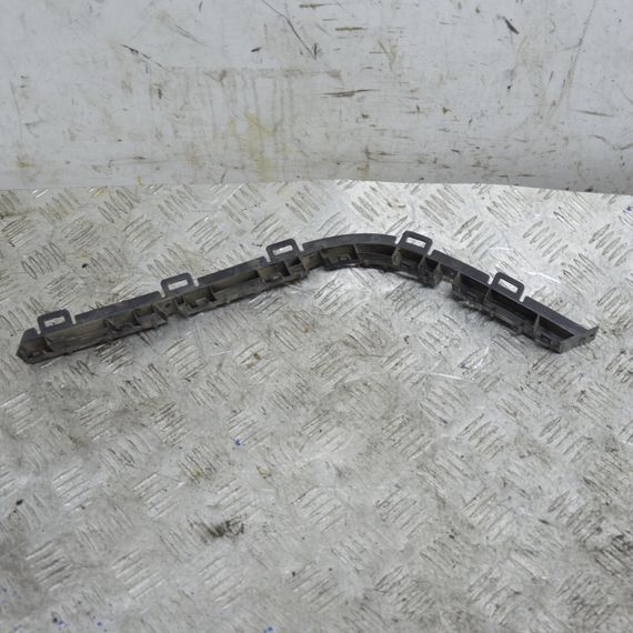 Кронштейн кріплення заднього бампера права Volkswagen Golf VII 2012-2020 універсал Кріплення бампера Фольксваген 5G9807356