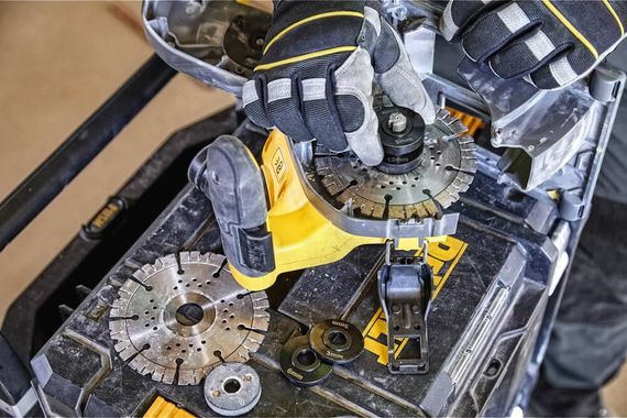 Штроборез аккумуляторный бесщёточный 125*22,23мм DeWALT DCG200NT | Зображення 8