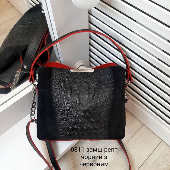 Невелика жіноча сумка крос-боді три відділення натуральна замша Рептилія Чорна з червоним краєм