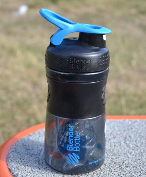 Шейкер спортивний (пляшка) BlenderBottle SportMixer Flip 20oz/590ml Black/Cyan | Зображення 4