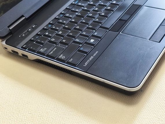 Ноутбук Dell Latitude E6540 / 15.6" (1920x1080) TN / Intel Core i5-4300M (2 (4) ядра по 2.6 - 3.3 GHz) / 8 GB DDR3 / 256 GB SSD / Intel HD Graphics 4600 / WebCam / DVD-ROM б/у | Зображення 2