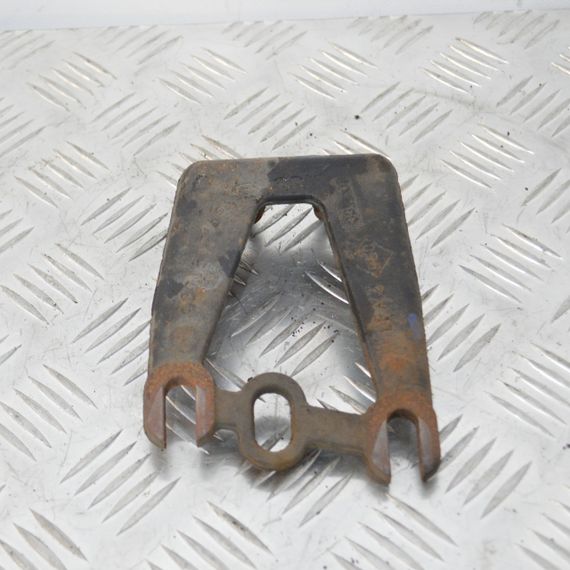 Кронштейн опори двигуна 2.0 DCI Renault Trafic 2000-2014 Кріплення опора мотору Рено Трафік 8200577165