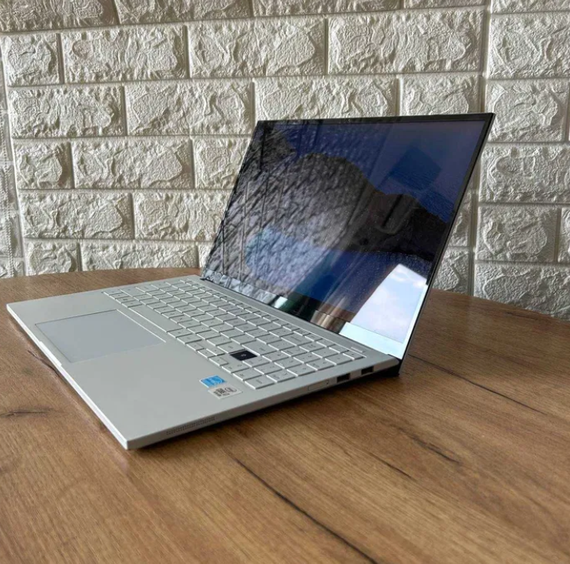 Ноутбук Samsung  White 15.6" FHD OLED i7 10510U 16Gb SSD 256Gb Б/В | Зображення 5