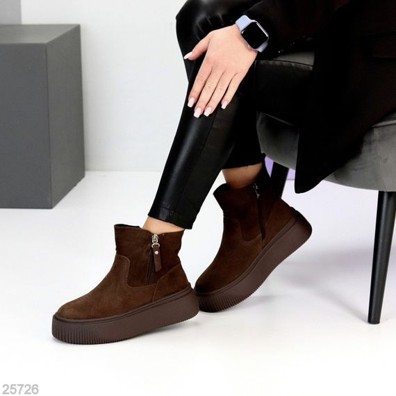 Модные шоколадные зимние ботинки натуральная замша на платформе | Зображення 1