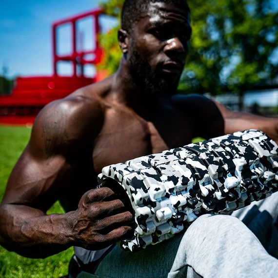 Массажный ролик "Camouflage" Sveltus SLTS-2516 камуфляж, 33 см | Зображення 1