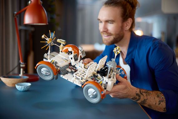 Конструктор LEGO Technic Місячний автомобіль NASA Apollo 42182 | Зображення 6