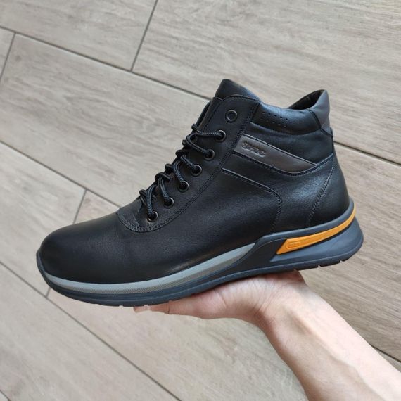 Зимние спортивные ботинки 44 размер.