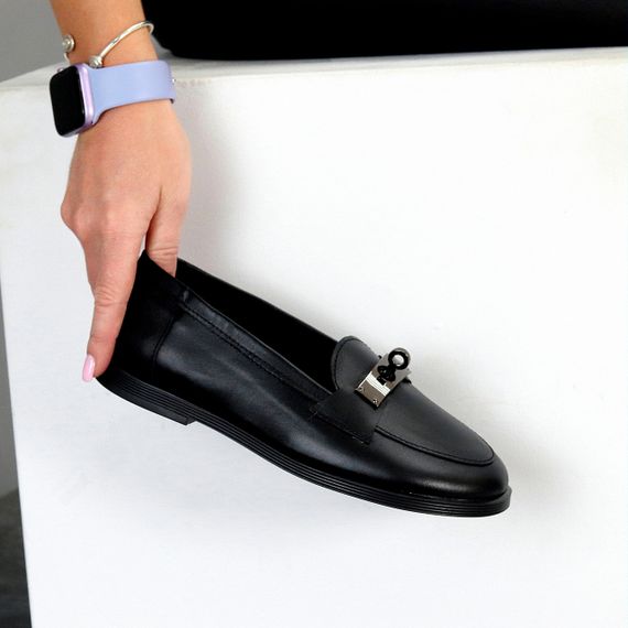 Удобные повседневные черные кожаные лоферы стильный декор