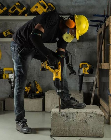 Перфоратор акумуляторний DeWALT SDS-Plus з АКБ та ЗП DCH133M1 | Зображення 1