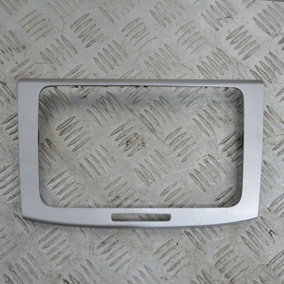 Рамка магнітоли Volkswagen Passat B6 2005-2010 Накладка магнітоли Фольксваген Пассат б6 3C0858069AE