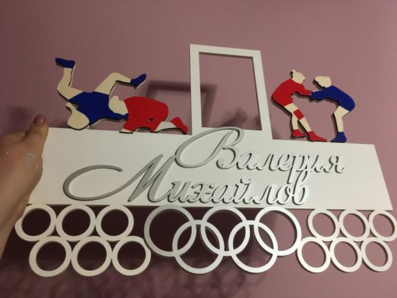 Медальниця дзюдо, боротьба, самбо, , іменна з поличкою, дерев'яна, тримач для медалей, медальниці