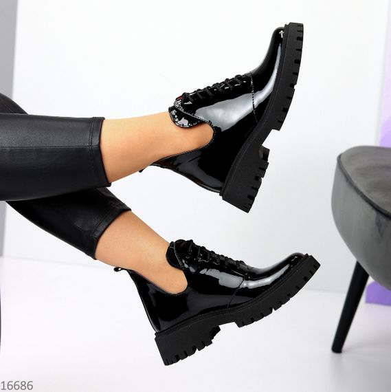 Дизайнерські чорні лакові черевики натуральна шкіра глянець 40