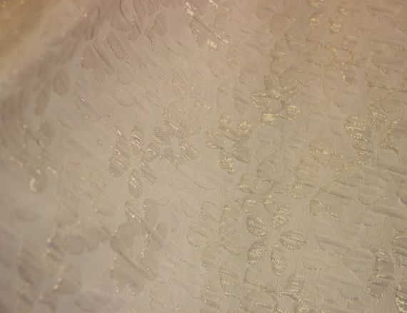 Жаккард итальянский хлопковый с полиэстером и золотым напылением на цветах молочный CH 123 | Зображення 2