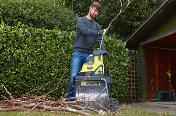 Подрібнювач Ryobi садовий акумуляторний Max Power RY36SHX40-0 36В 40мм 55л 18кг (без АКБ та ЗУ) фреза низькошумний (5133005451) | Зображення 1