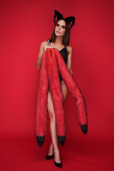 Анальний потрійний хутряний хвіст без пробки, Червоний з чорним кінчиком, OKOVA 100 см. Sex Aura | Зображення 2