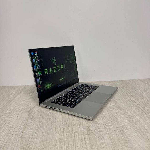 Игровой ноутбук Б-класс Razer Blade 14 RZ09-0427 / 14" (1920x1080) IPS / AMD Ryzen 9 6900HX (8 (16) ядер по 3.3 - 4.9 GHz) / 16 GB DDR5 / 512 GB SSD NVMe / nVidia GeForce RTX 3070 Ti, 8 GB GDDR6, 256-bit / WebCam б/у | Зображення 3