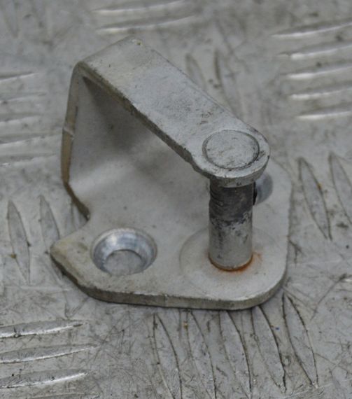 Скоба замка розсувних дверей Ford Transit 2000-2014 Відповідна частина замка дверей Форд Транзит YC15V264A08AC