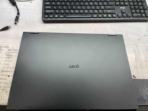 Ультрабук Б-клас LG Gram SuperSlim 16T90Q / 16" (2560x1600) IPS / Intel Core i7-1260P (12 (16) ядер по 3.4 - 4.7 GHz) / 16 GB DDR4 / 1024 GB SSD / Intel Iris Xe Graphics / WebCam б/в + Подарунок  Бездротова миша HOCO GM28 | Зображення 7