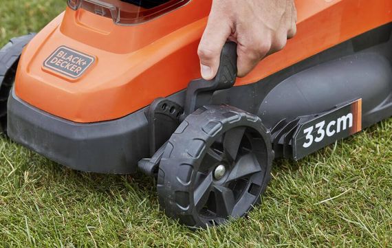 Газонокосилка аккумуляторная BLACK+DECKER BCMW3318L2 | Зображення 4