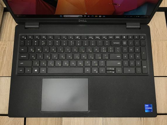 Ноутбук Б-класс Dell Latitude 3520 / 15.6" (1920x1080) IPS Touch / Intel Core i7-1165G7 (4 (8) ядра по 2.8 - 4.7 GHz) / 8 GB DDR4 / 256 GB SSD M.2 / Intel Iris Xe Graphics / USB 3.2 / HDMI / Windows 11 б/у | Зображення 3
