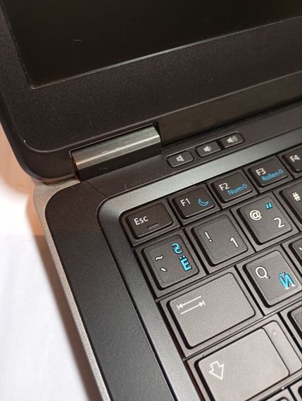 Ультрабук Б-клас Dell Latitude E7440 / 14" (1920x1080) TN / Intel Core i5-4300U (2 (4) ядра по 1.9 - 2.9 GHz) / 8 GB DDR3 / 256 GB SSD / Intel HD Graphics 4400 / WebCam б/в | Зображення 9