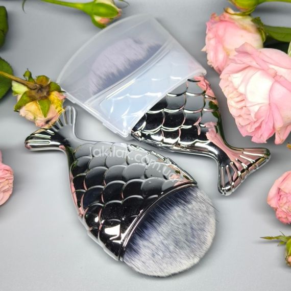 Щетка рыбка от пыли для маникюра (серебряная)