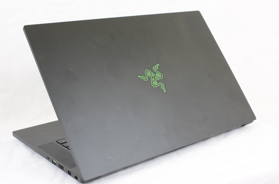 Ноутбук Razer Blade 15.6" FHD IPS 144Hz i7 8750H 16Gb SSD 512Gb RTX 2070 MaxQ Б/В | Зображення 2
