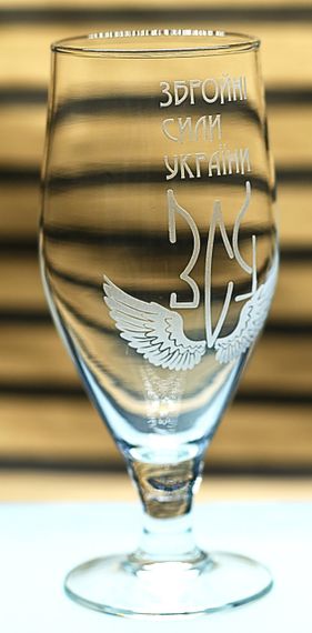 Подарунковий келих для пива на ніжці 500 мл з гравіюванням ЗСУ Збройних Сил України подарунок військовому | Зображення 1