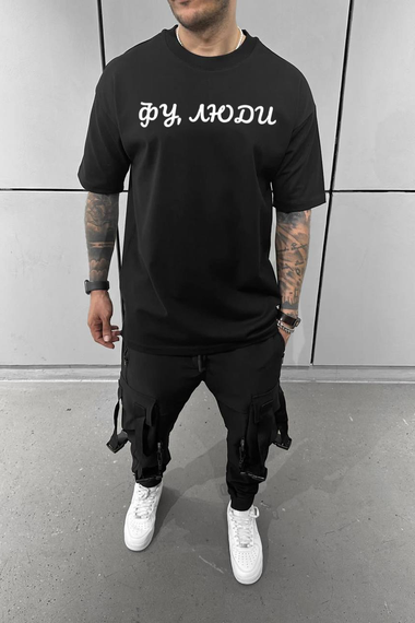 Футболка з мерчем