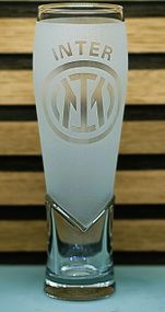 Подарунковий крафтовий келих для пива соку води 440 мл з гравіюванням лого футбольного клубу Інтер