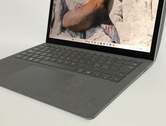 Ультрабук Microsoft Surface Laptop 3 1867 / 13.5" (2256x1504) IPS Touch / Intel Core i5-1035G7 (4 (8) ядра по 1.2 - 3.7 GHz) / 8 GB DDR4 / 256 GB SSD NVMe / Intel Iris Plus Graphics / WebCam / Win 11 Pro б/в + Подарунок Флеш-накопичувач Kingston 64GB | Зображення 8