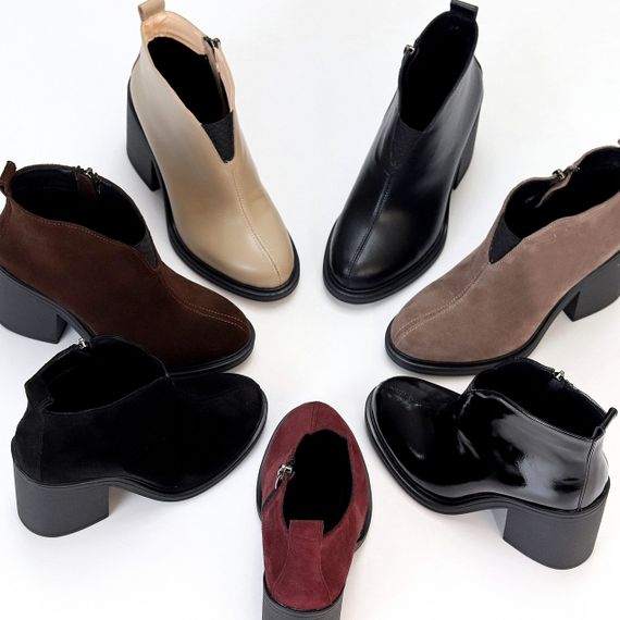 Дизайнерські замшеві ботильйони колір гіркий Шоколад на середньому стійкому підборі | Зображення 9