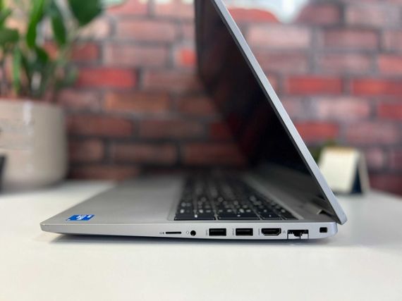 Ультрабук Dell Latitude 5520 / 15.6" (1920x1080) IPS / Intel Core i5-1135G7 (4 (8) ядра по 2.4 - 4.2 GHz) / 8 GB DDR4 / 256 GB SSD / Intel Iris Xe Graphics / WebCam б/у | Зображення 7