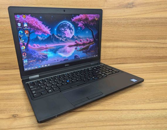 Ультрабук Dell Latitude 5590 / 15.6" (1366x768) TN / Intel Core i5-7300U (2 (4) ядра по 2.6 - 3.5 GHz) / 8 GB DDR4 / 256 GB SSD / Intel HD Graphics 620 / HDMI / Windows 10 б/в + Подарунок Бездротова миша / USB | Зображення 3