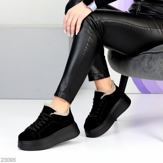 Чорні зимові прошиті кросівки натуральна замша на платформі спорт-шик