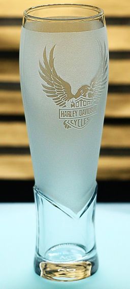 Пивной бокал крафтовый 440мл с гравировкой Harley-Davidson для настоящего байкера кружка с гравировкой Харлей | Зображення 1