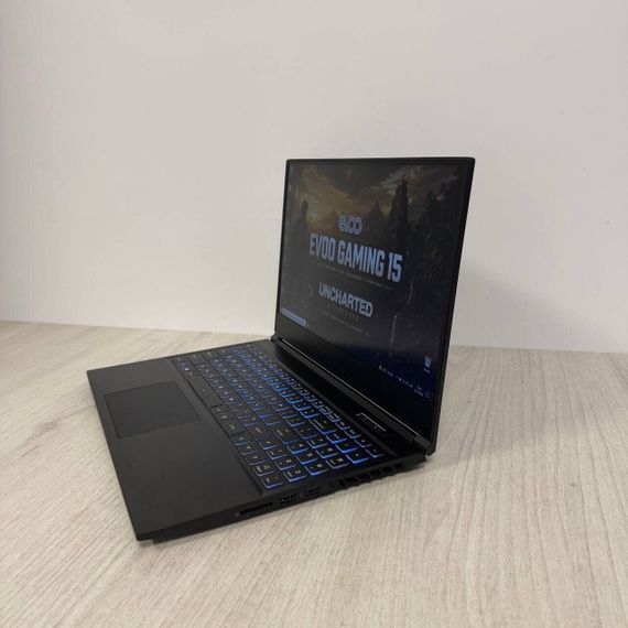 Ігровий ноутбук Evoo Gaming 15 / 15.6" (1920x1080) IPS / AMD Ryzen 5 4600H (6 (12) ядер по 3.0 - 4.0 GHz) / 8 GB DDR4 / 256 GB SSD / nVidia GeForce GTX 1650, 4GB GDDR6, 128-bit / WebCam б/в | Зображення 3