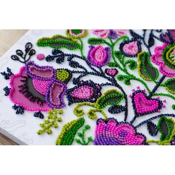 Набір для вишивання бісером "Пам'ятаючи традиції" AB-909 на натуральному полотні | Зображення 1
