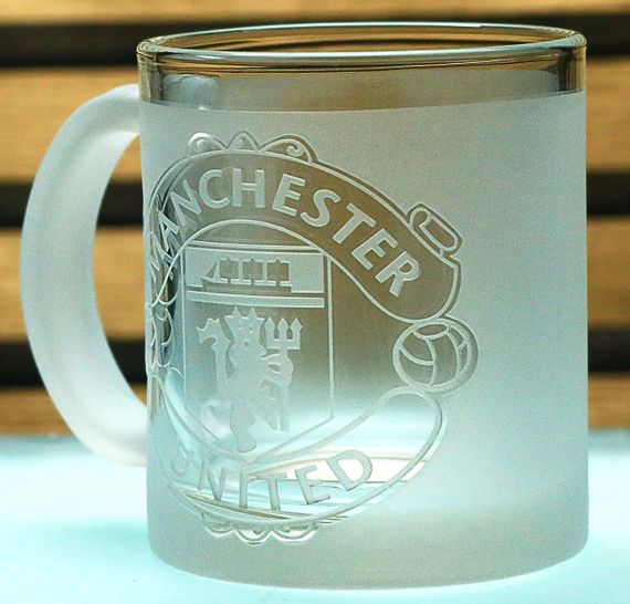Скляна чашка 320 мл ФК Манчестер Юнайтед FC Manchester United з гравіюванням подарунок    футбольна кружка | Зображення 2