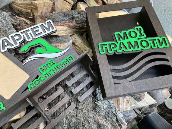 Медальница с фоторамкой и полкой для кубков Деревянный держатель для медалей Органайзер для наград, грамот | Зображення 6