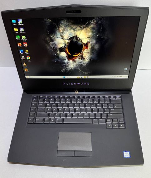 Игровой ноутбук Dell Alienware 15 R3 / 15.6" (1920x1080) IPS / Intel Core i7-7700HQ (4 (8) ядра по 2.8 - 3.8 GHz) / 32 GB DDR4 / 128 GB SSD + 128 GB SSD + 1000 GB HDD / nVidia GeForce GTX 1070, 8 GB GDDR5, 256-bit / WebCam б/у | Зображення 4
