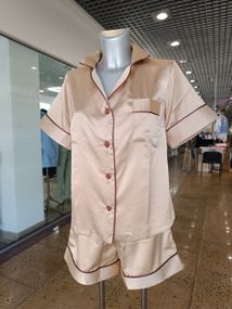 Женская шелковая пижама с шортами