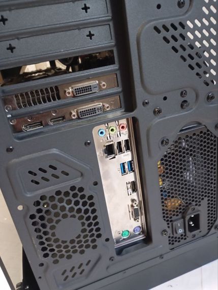 Ігровий ПК Vinga Limpid Tower / Intel Core i5-6500 (4 ядра по 3.2 - 3.6 GHz) / 16 GB DDR4 / 256 GB SSD + 2000 GB HDD / nVidia GeForce GTX 660 Ti, 2 GB GDDR5, 192-bit / 700W б/в | Зображення 4