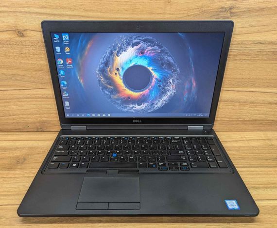 Ультрабук Dell Latitude 5590 / 15.6" (1366x768) TN / Intel Core i5-7300U (2 (4) ядра по 2.6 - 3.5 GHz) / 8 GB DDR4 / 256 GB SSD / Intel HD Graphics 620 / HDMI / WebCam / Windows 10 б/в + Подарунок Бездротова миша / USB | Зображення 1