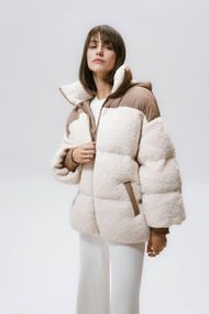 Женский пуховик Fluffy Puffer из эко меха молоко с бежевыми вставками со съемным капюшоном M-L