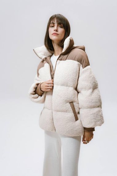 Женский пуховик Fluffy Puffer из эко меха молоко с бежевыми вставками со съемным капюшоном XL | Зображення 7